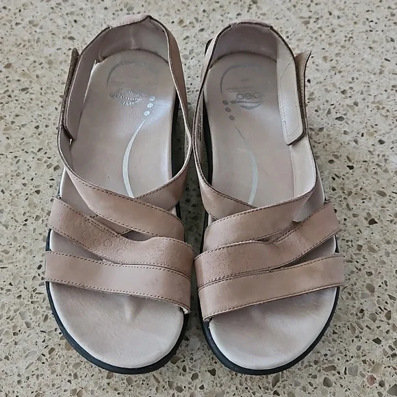 Women's size 9 Neutral Abeo tan sandals - Picture 6 of 10